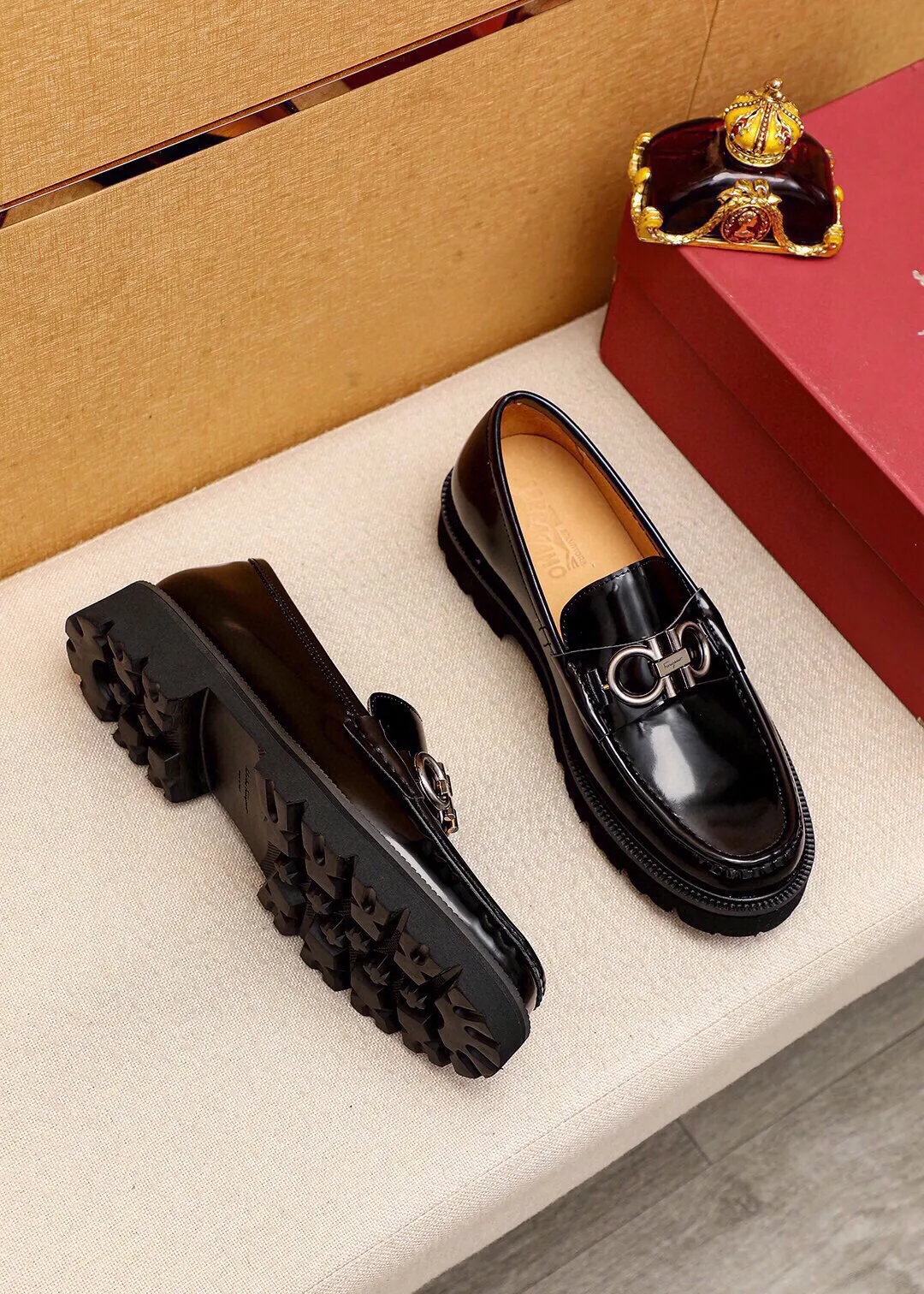 Men's shoes 💰580 💐 Product trademark: Ferragamo "Ferragamo" casual leather shoes Regular size: 38-44 (45.46🉑️customized) Product materials: Selected imported first-layer open-edge beaded cowhide leather upper + luxury hardware buckle, imported water-dyed cowhide leather lining. Strong three-dimensional visual effect, original outsole color: 4⃣️seed leather materials available
